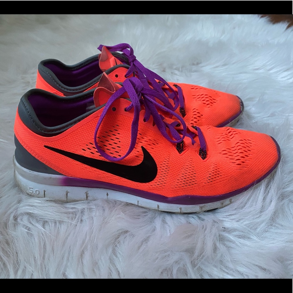 ✨ GENTLY USED NIKE FREE WOMENS SHOES ✨